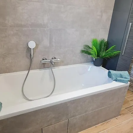 Tres Belle Contemporaine Villa